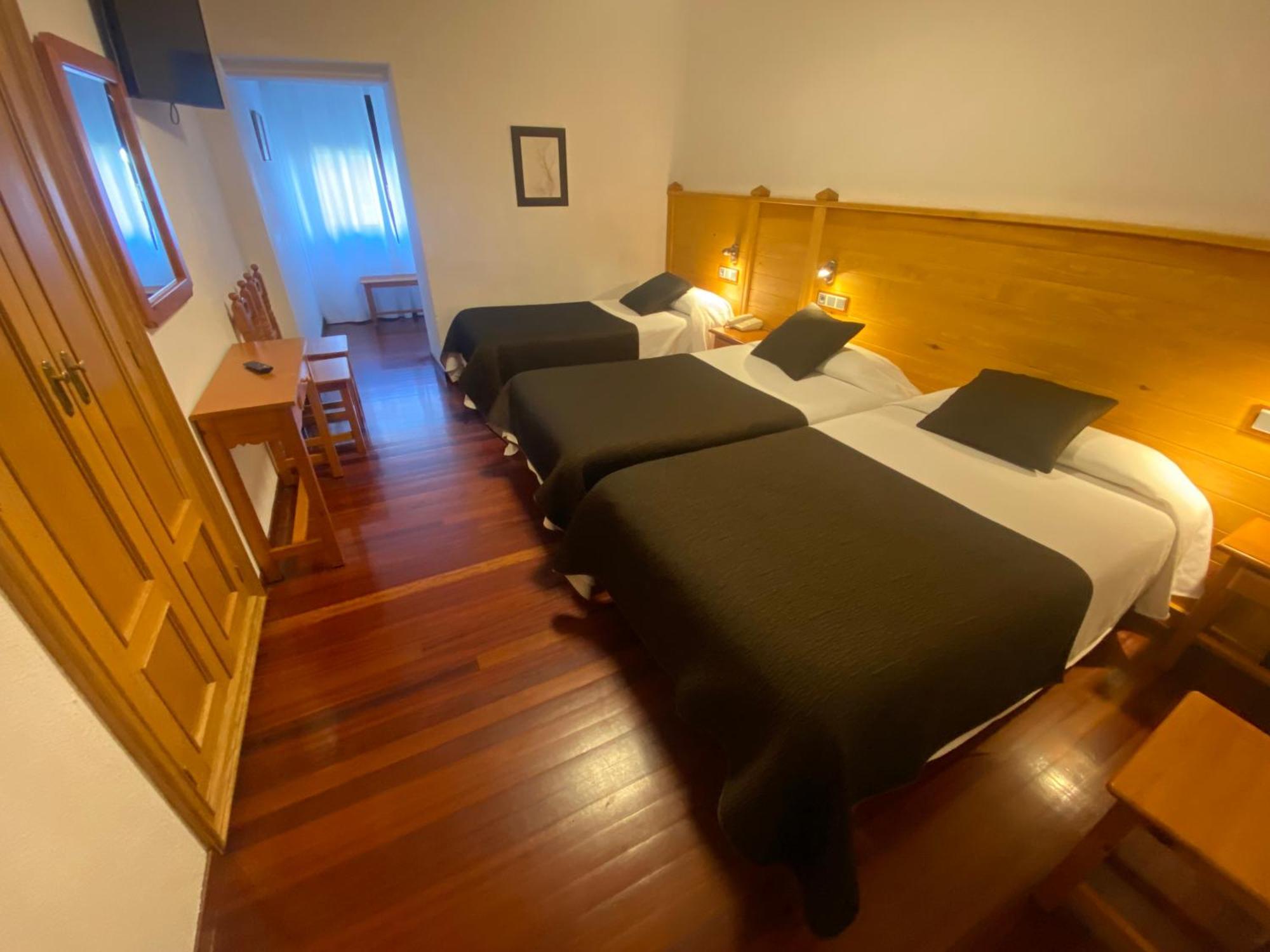 Hotel La Rambla Бьескас Экстерьер фото