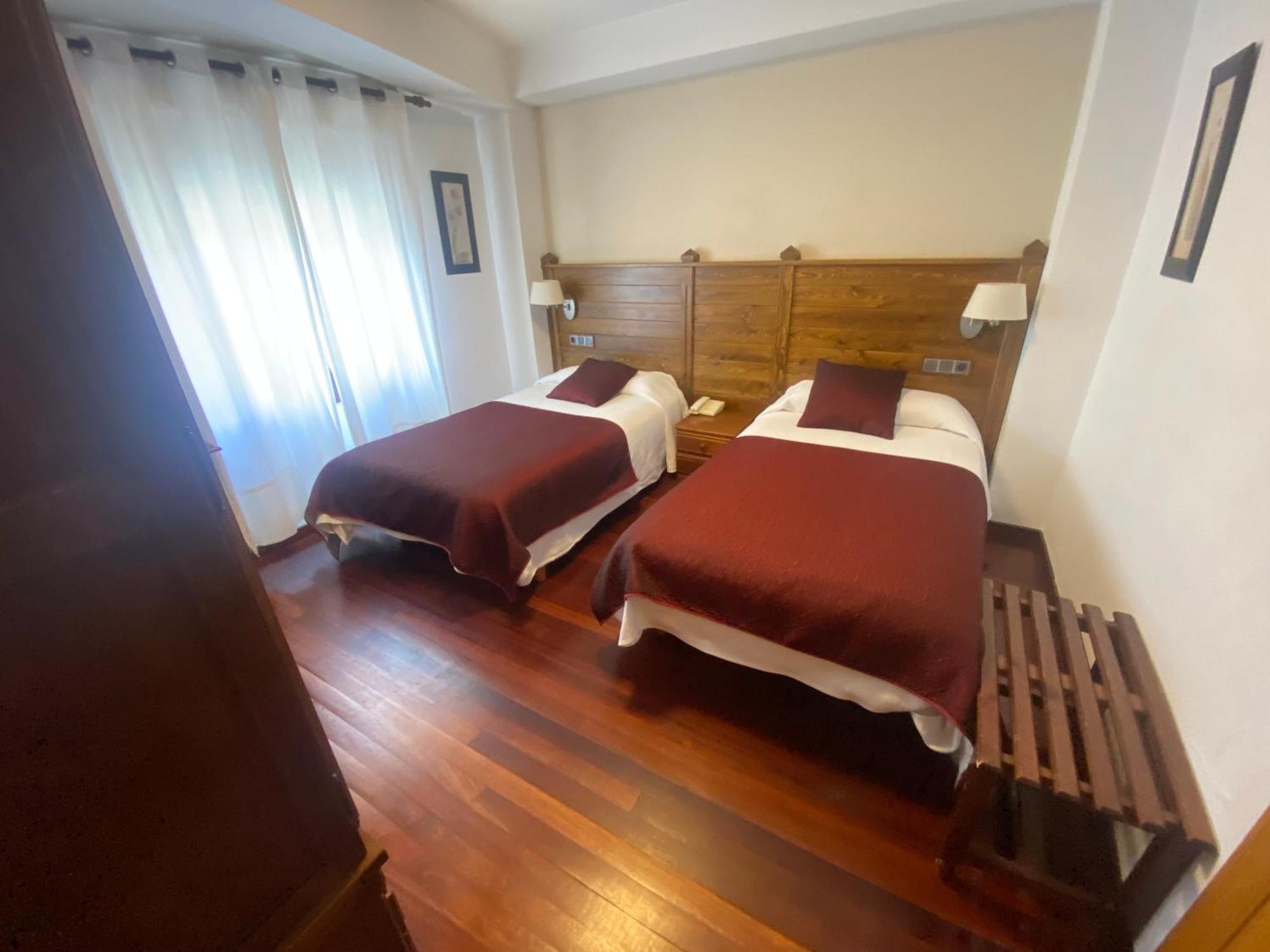 Hotel La Rambla Бьескас Экстерьер фото