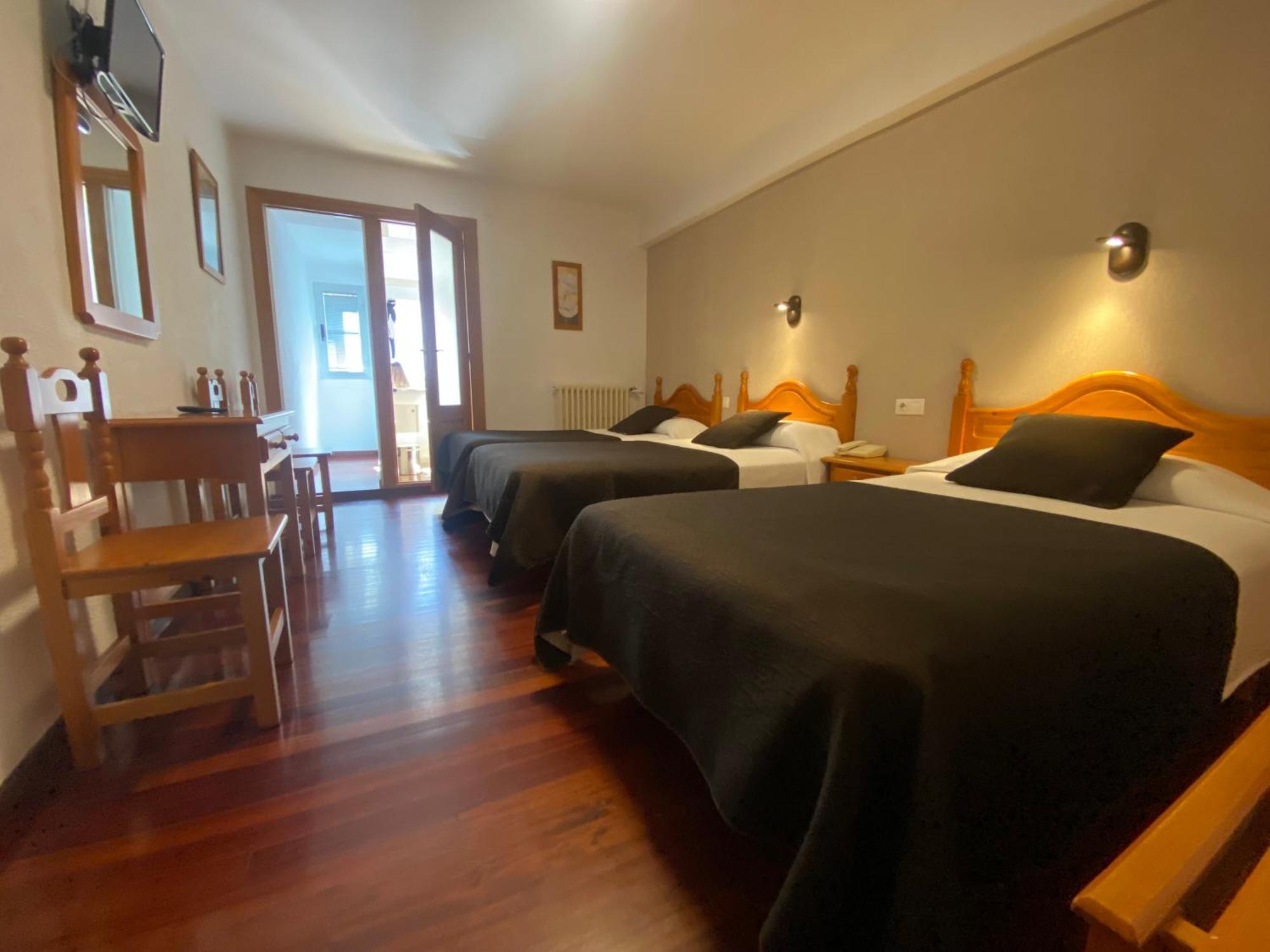 Hotel La Rambla Бьескас Экстерьер фото