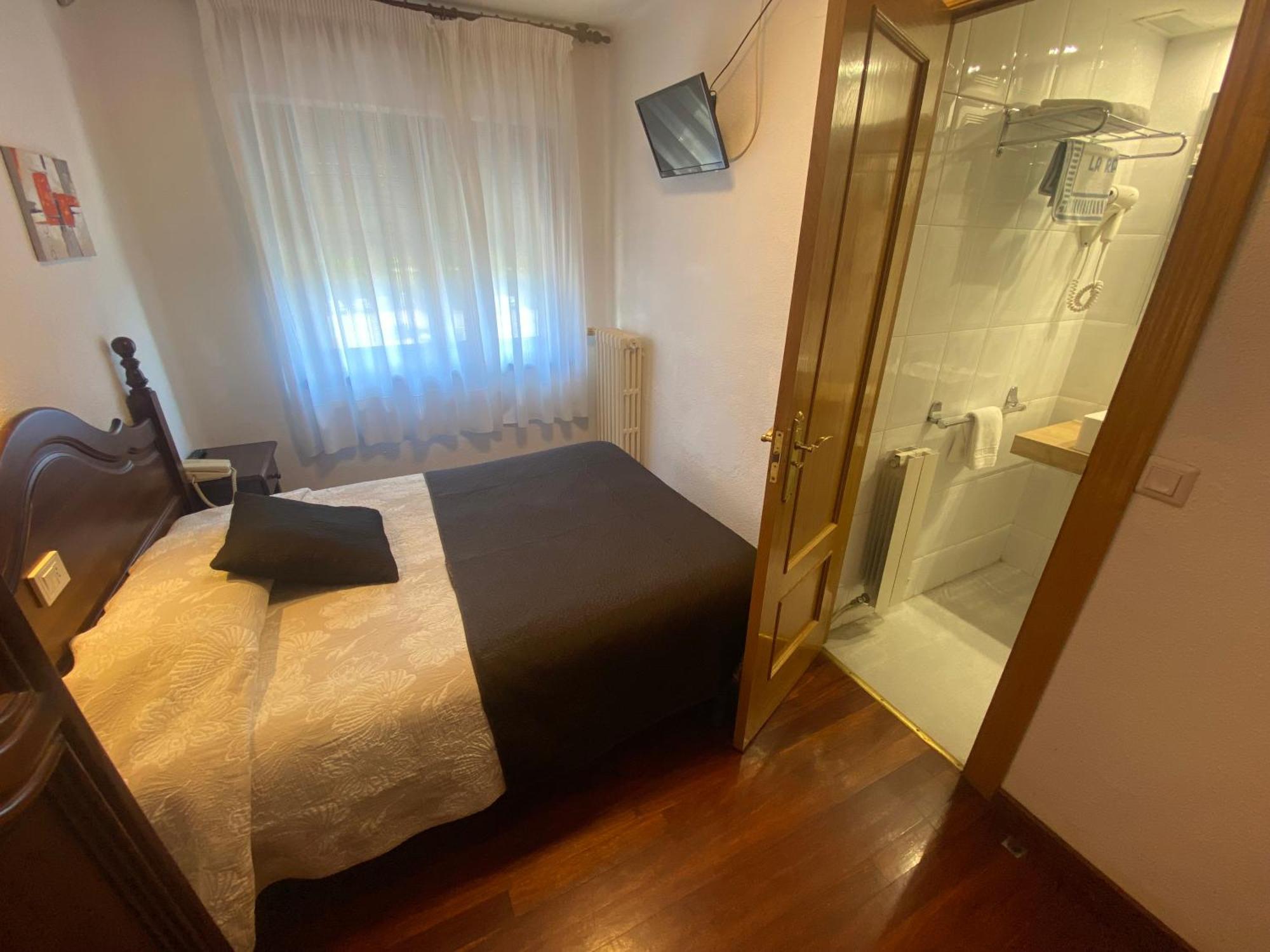 Hotel La Rambla Бьескас Экстерьер фото