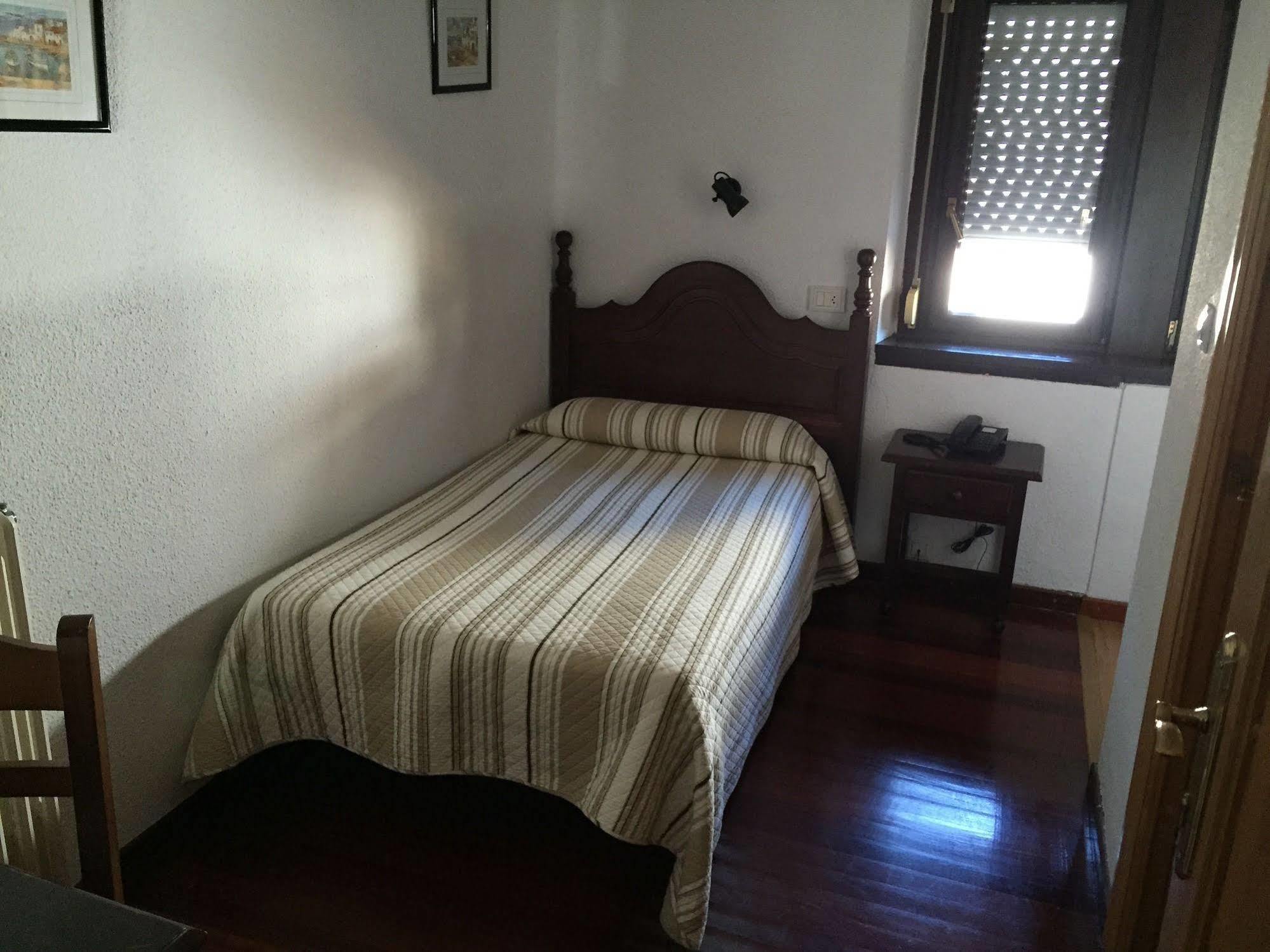 Hotel La Rambla Бьескас Экстерьер фото