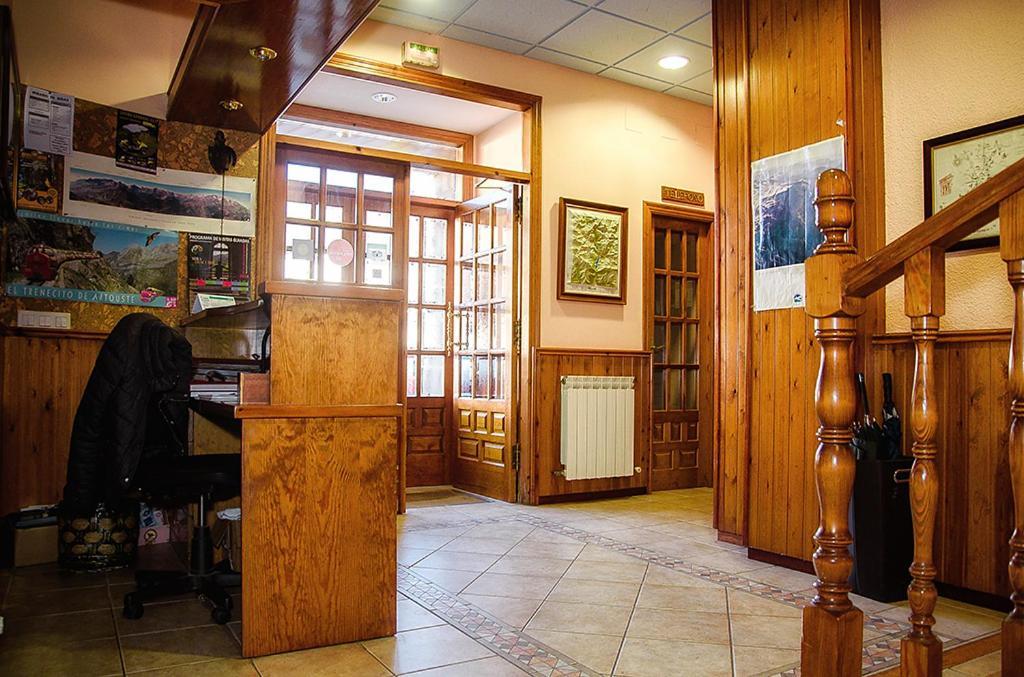 Hotel La Rambla Бьескас Экстерьер фото
