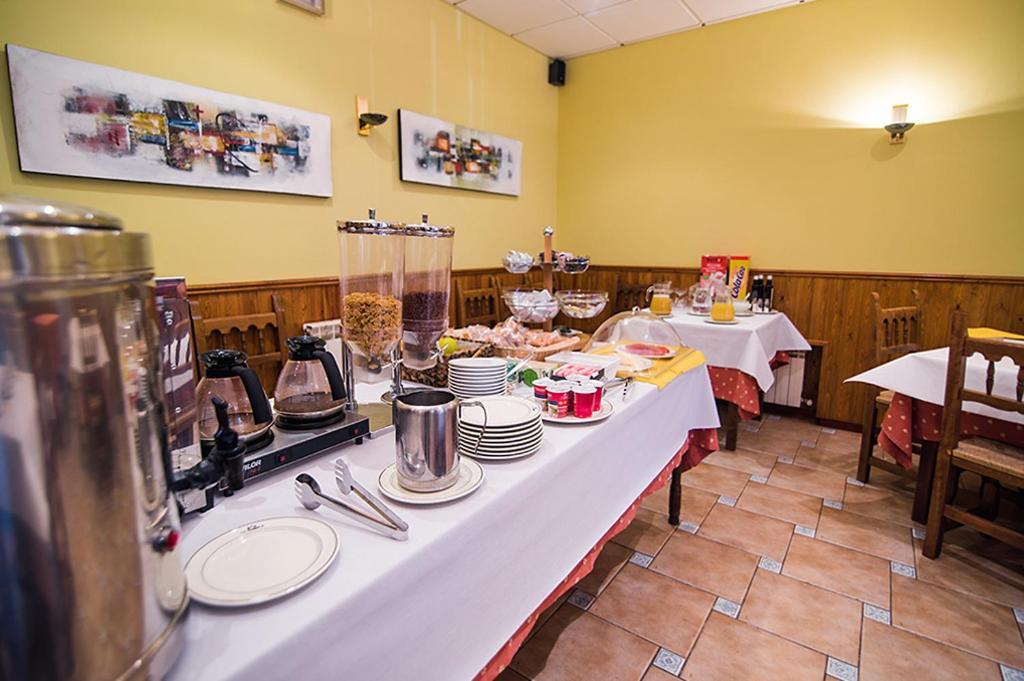 Hotel La Rambla Бьескас Экстерьер фото