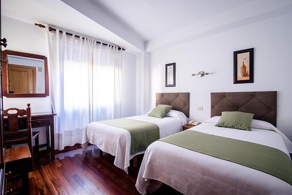 Hotel La Rambla Бьескас Экстерьер фото