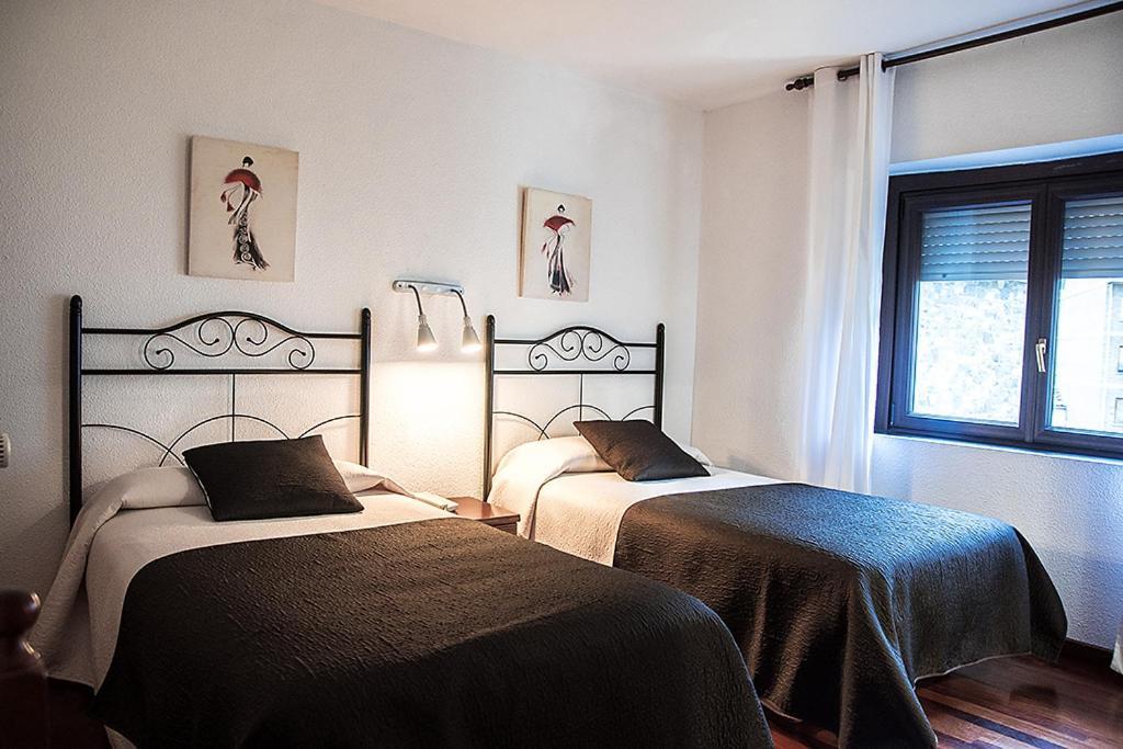 Hotel La Rambla Бьескас Экстерьер фото