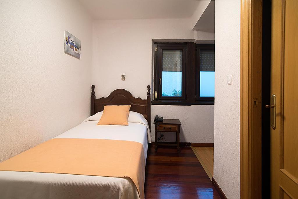 Hotel La Rambla Бьескас Экстерьер фото
